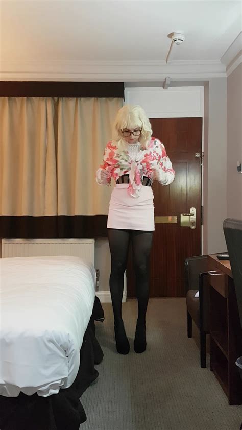 white femboi (@whitefemboi4bbc) .